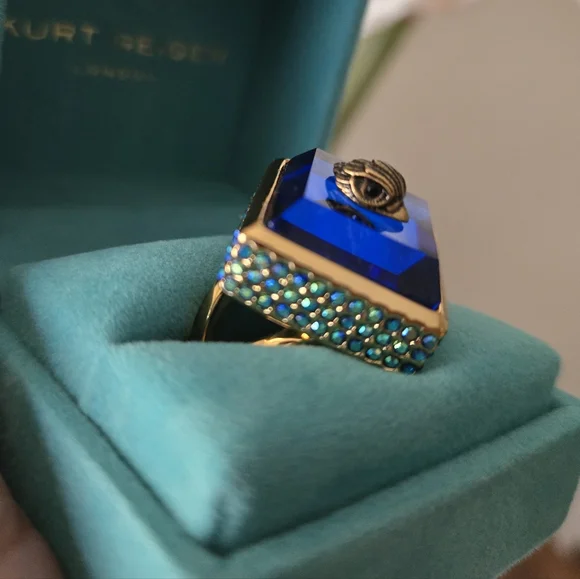 Kurt Geiger Large Cocktail Ring Size 9 NEW WITHOUT TAGS BUT IN BOX - Picture 2 of 5